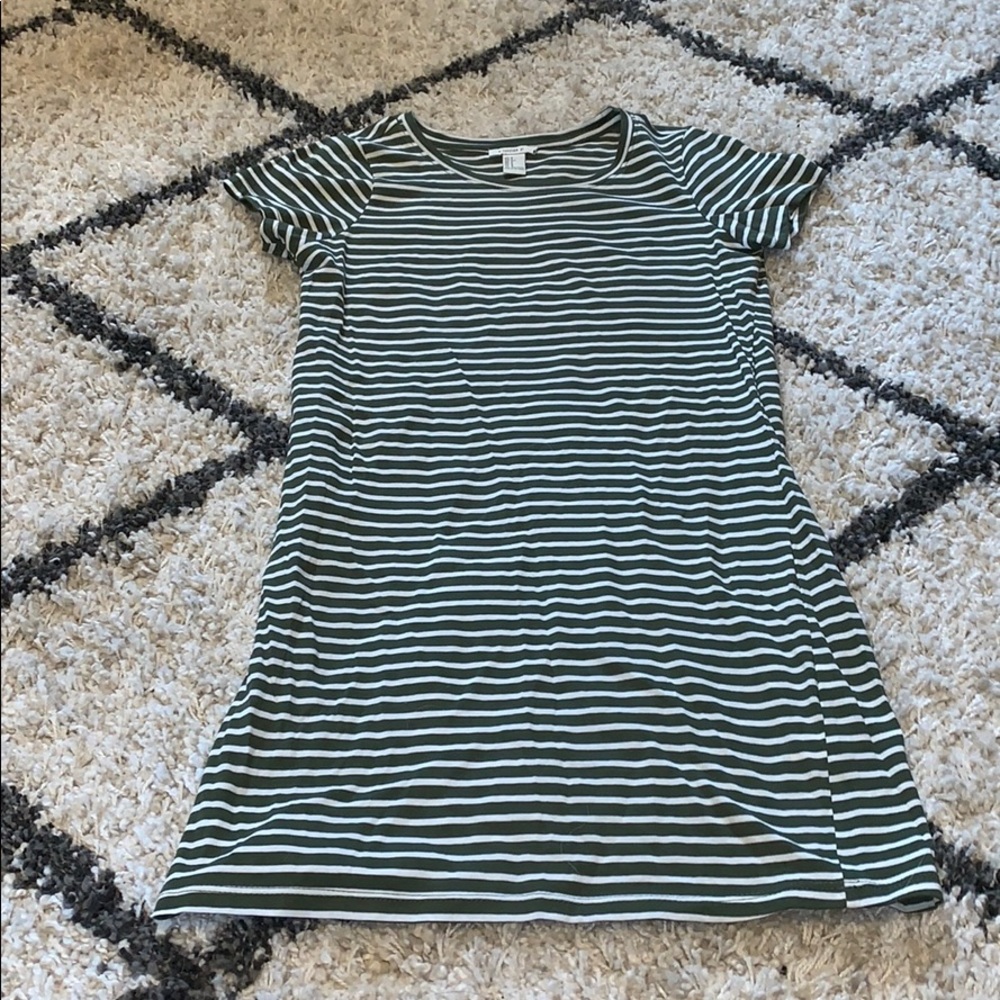 Green fitted cotton dress!